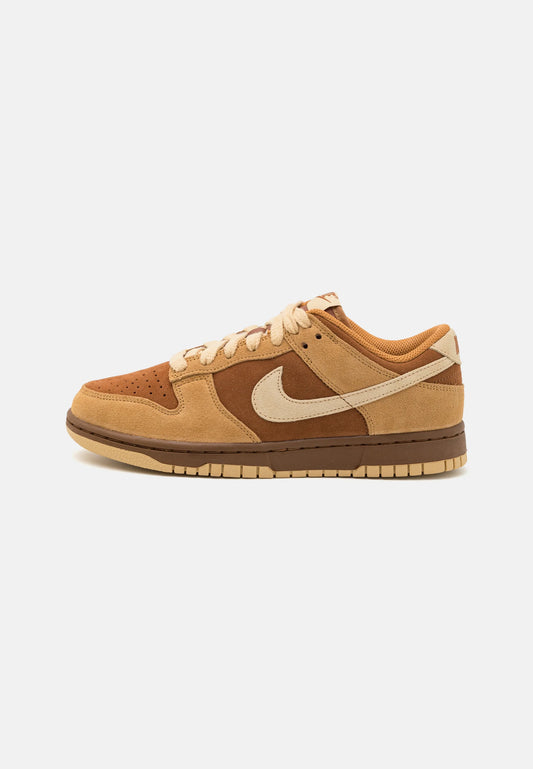 Nike Dunk Low Trainers